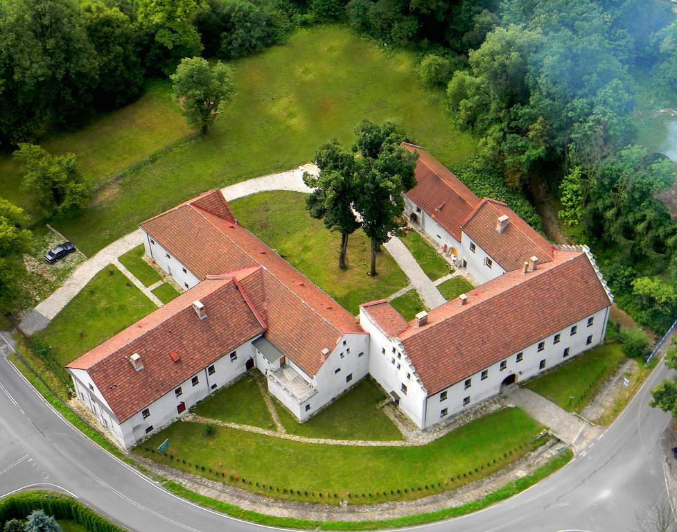 Zamek W Dziegielowie Bagian luar foto