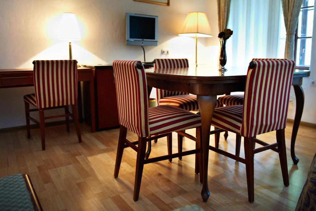 Zamek W Dziegielowie Bagian luar foto